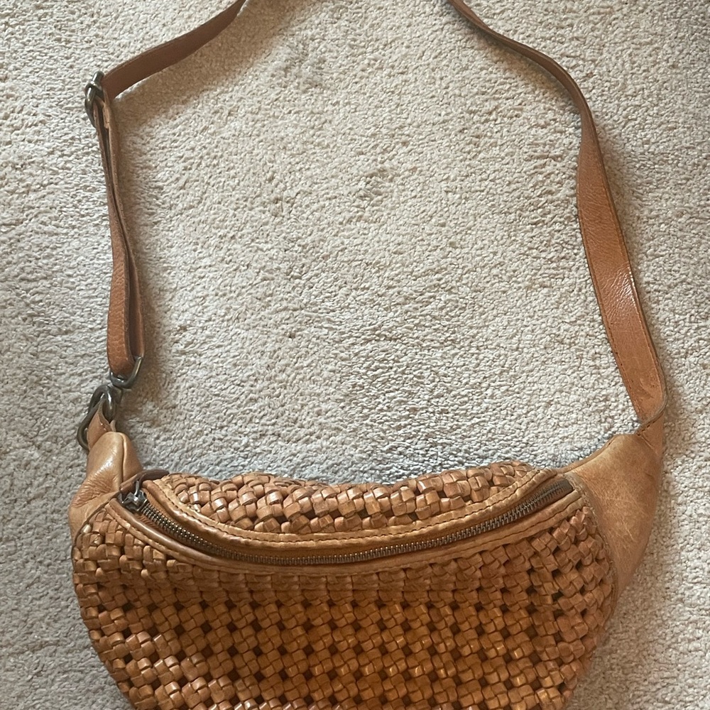 Vilenca Tan Woven Crossbody Bag